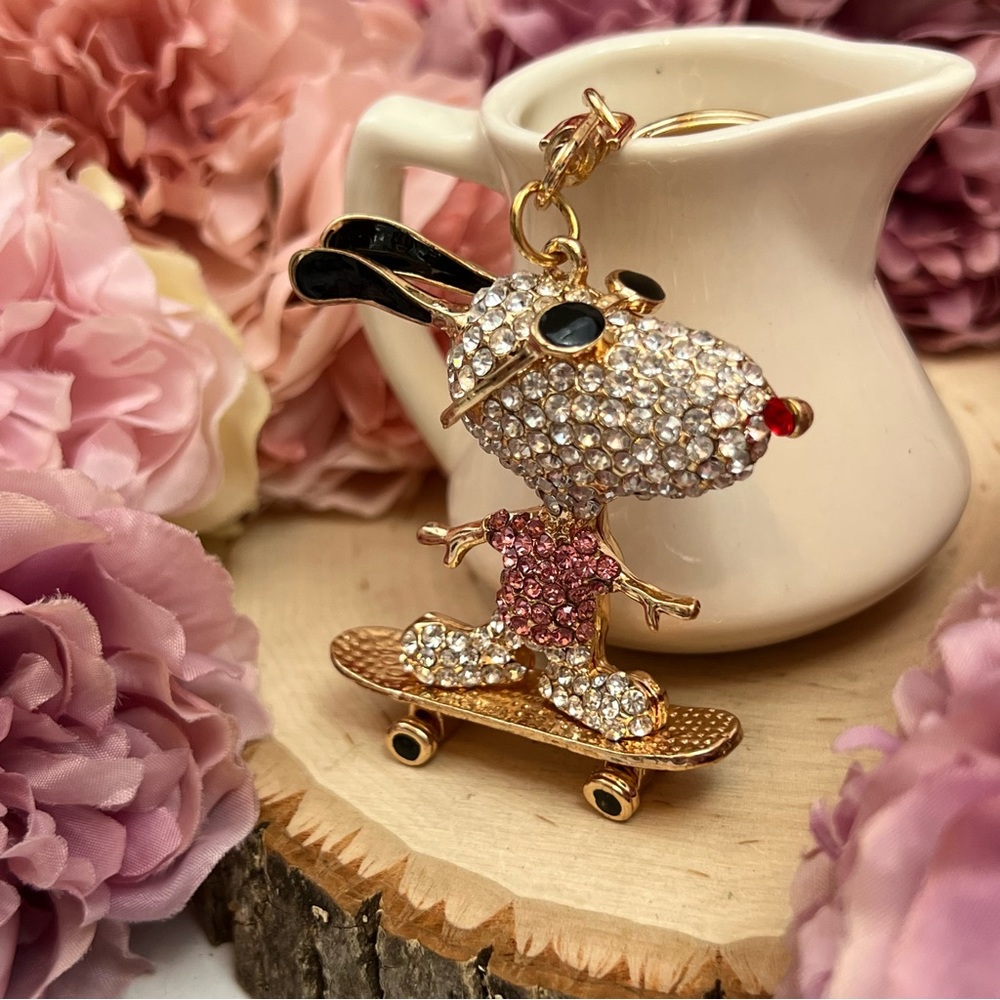 Crystal Snoopy Riding Skateboard Keychain Charm - Picture 5 of 15